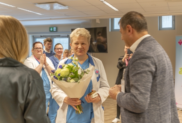 Lastehaigla elutööpreemia pälvis operatsiooniõde Zoja Pavlova, koostööpartneri tiitli Anne Poksi